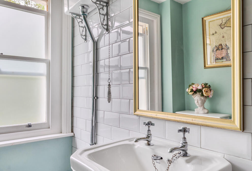 1329699-3-68825cd...