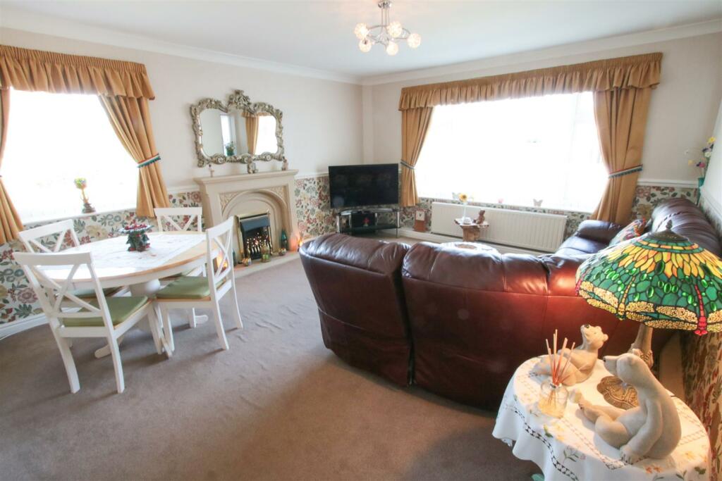 OPEN PLAN LIVING ROOM