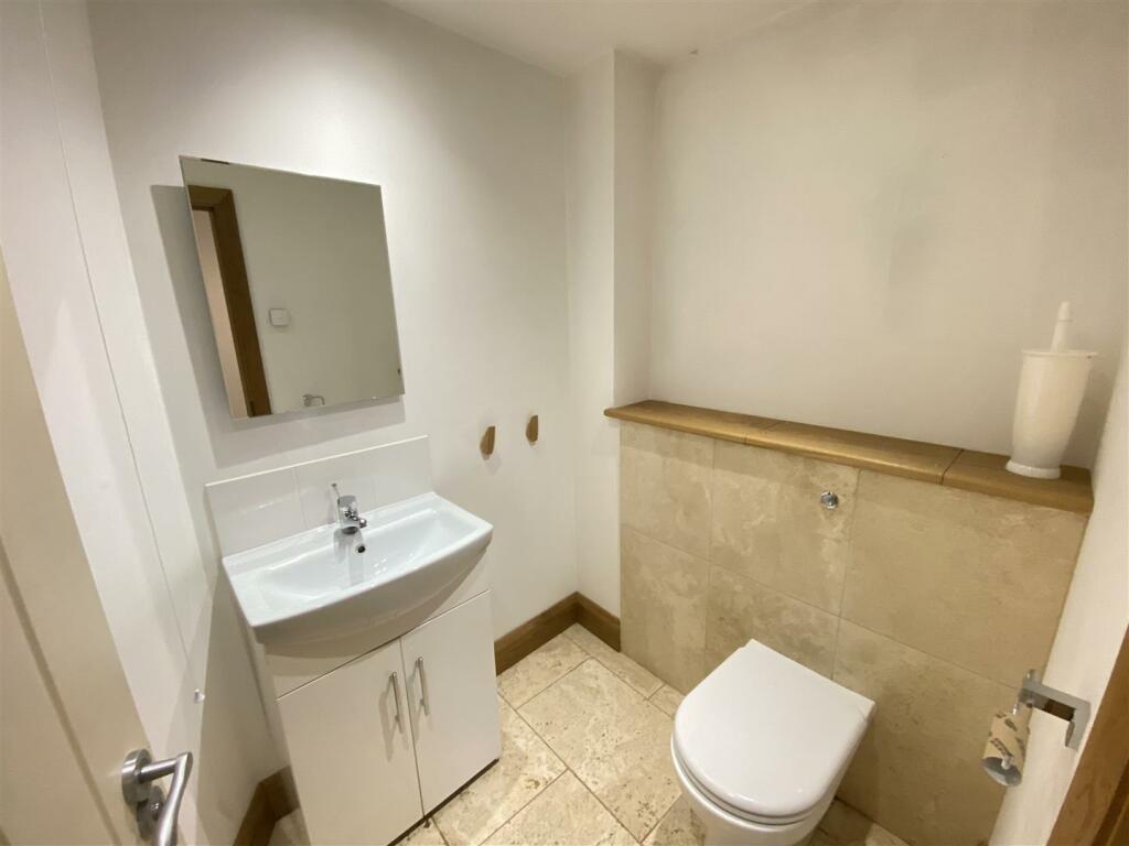 Cloakroom En Suite