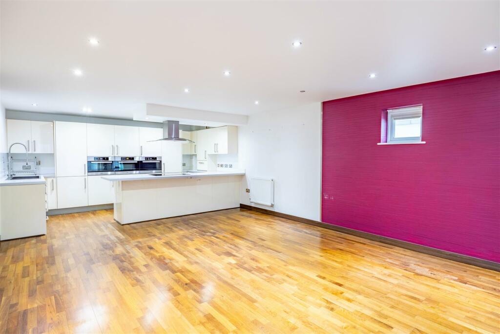 Lounge/Kitchen