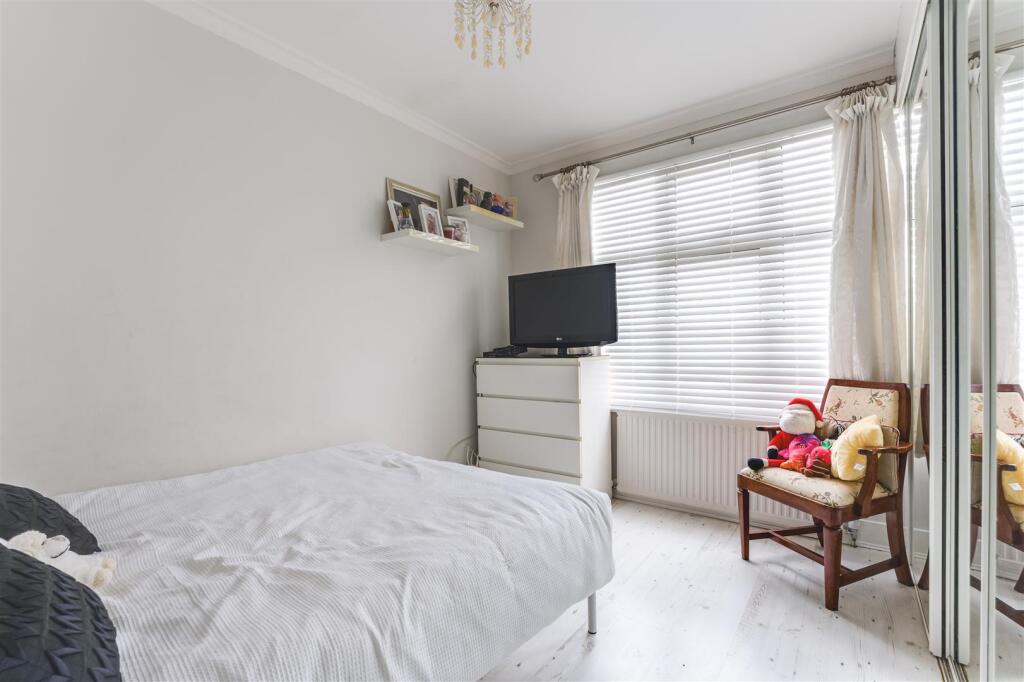49 Coningsby Gardens-14.jpg