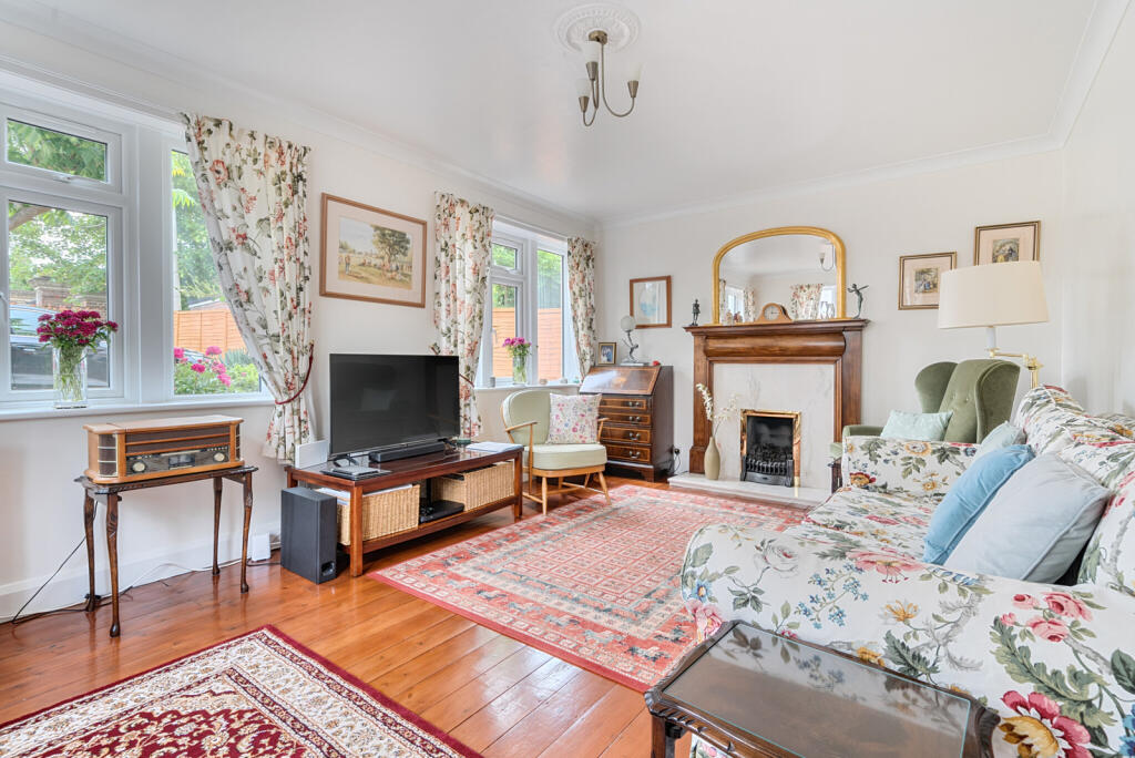 1295486-27-682f3b...