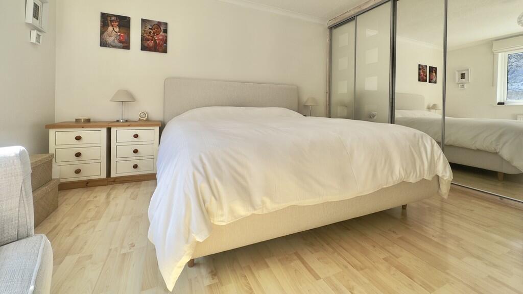 7C3174E6-1C15-46D...