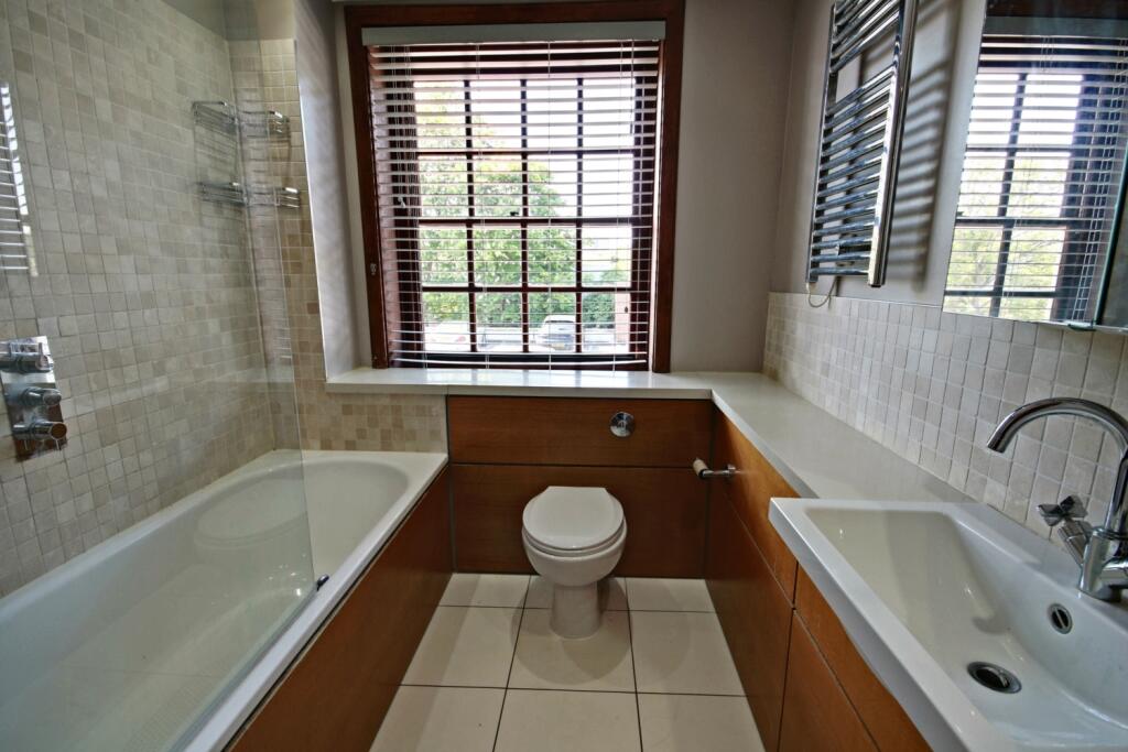 D401 Sir Giles Gilbert Scott Building - Bathroom 1