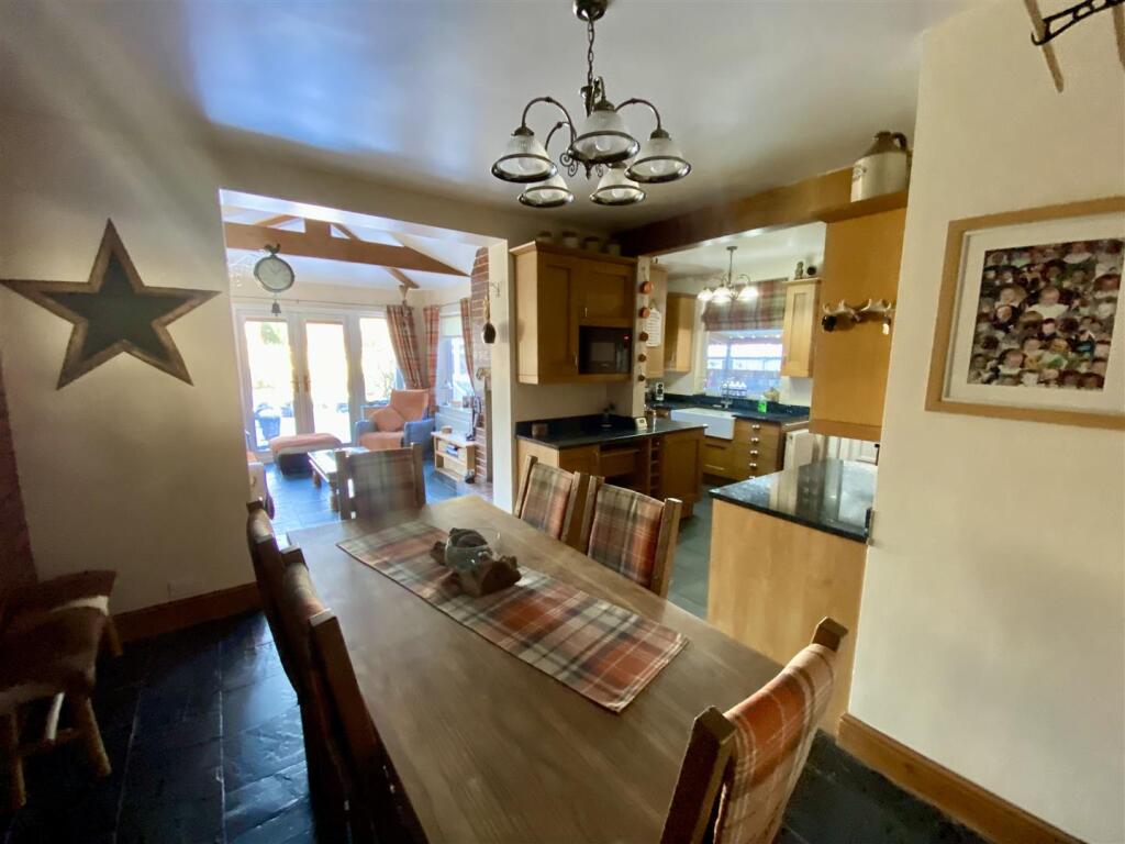 Bramleys Estate Agents - Edge Top - Thornhill - De