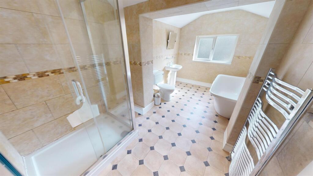 Pennine Drive Bathroom