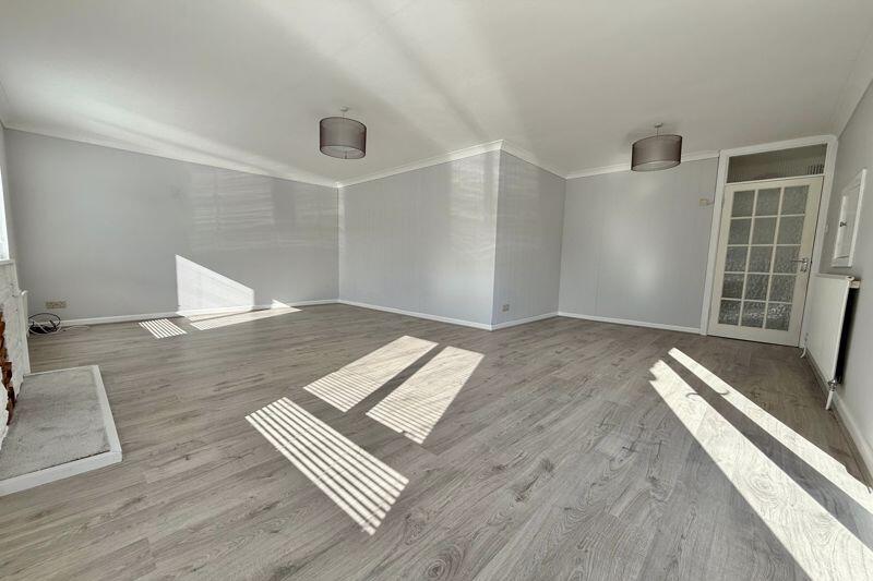 20' Lounge/Dining Room