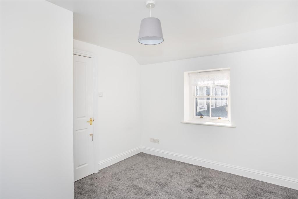 BEDROOM.jpg