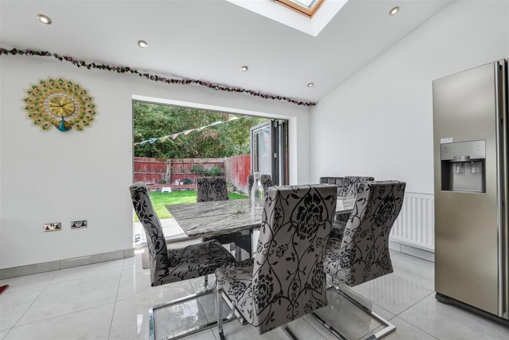 50 Fox Hollow Dining room 2.jpg