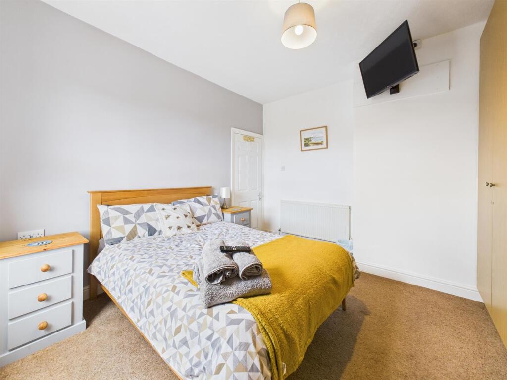 Bedroom:
