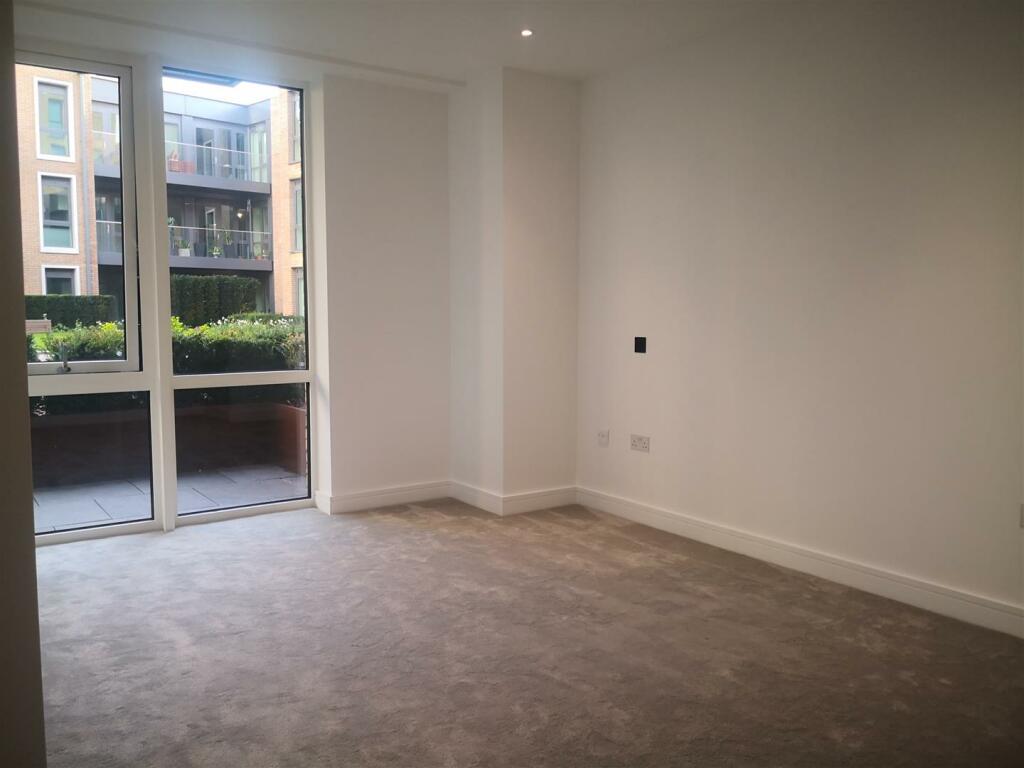 Bedroom m2.jpg