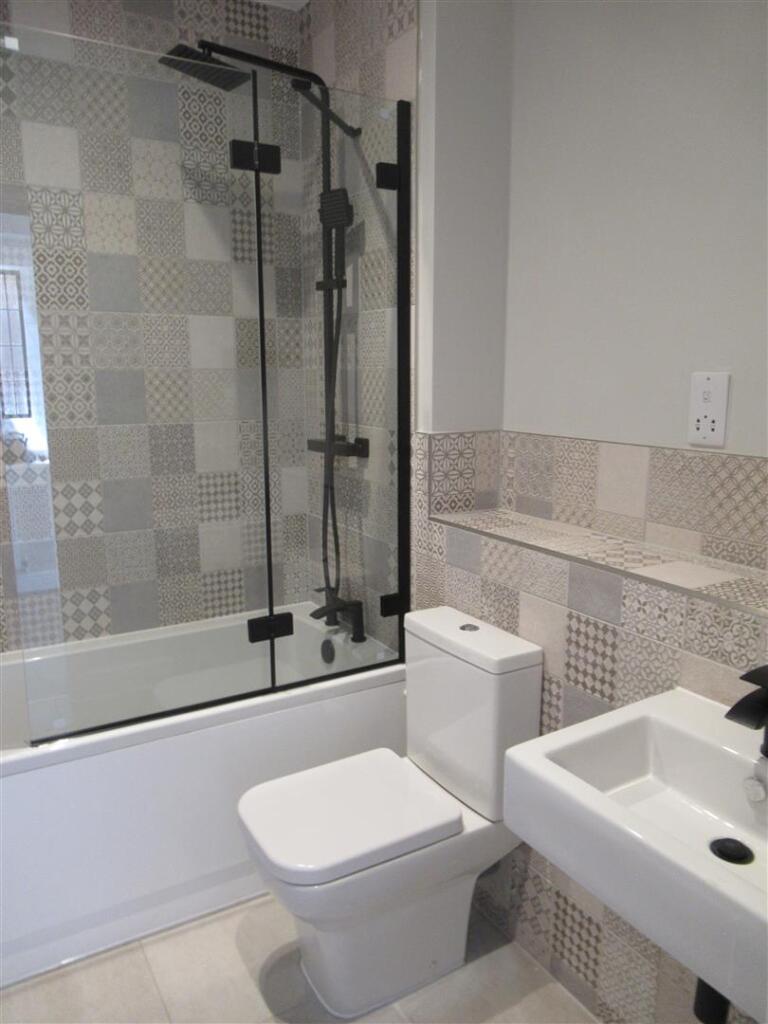 bathroom2.jpg