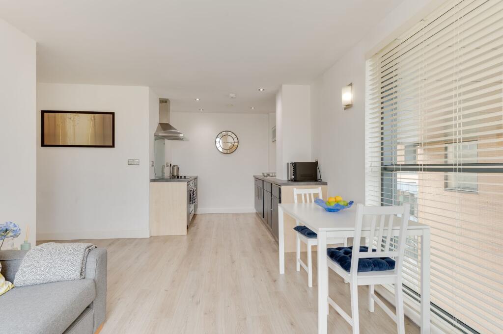 OPEN PLAN KITCHEN, LIVING ROOM AND DINER