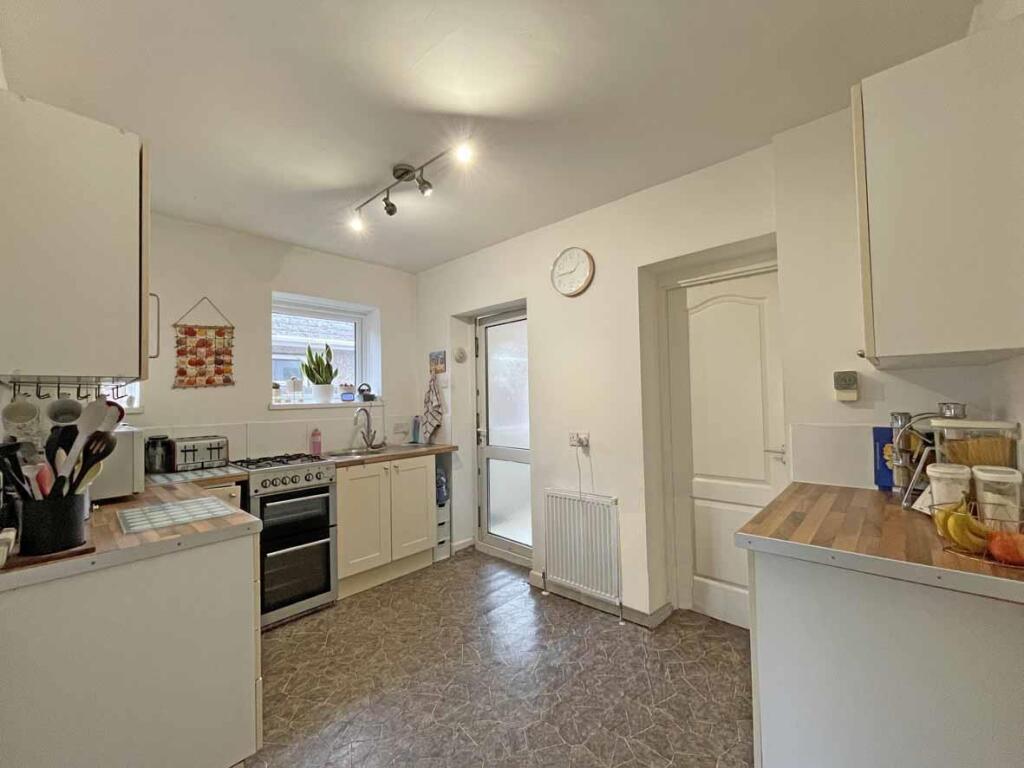 Laira Park Road 31 - New Kitchen.jpg