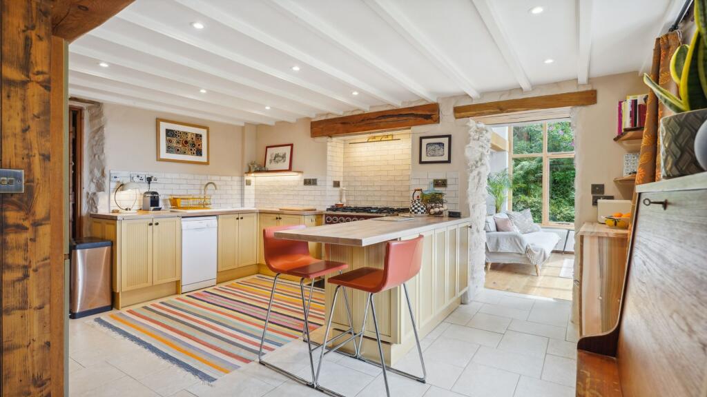 Kitchen: