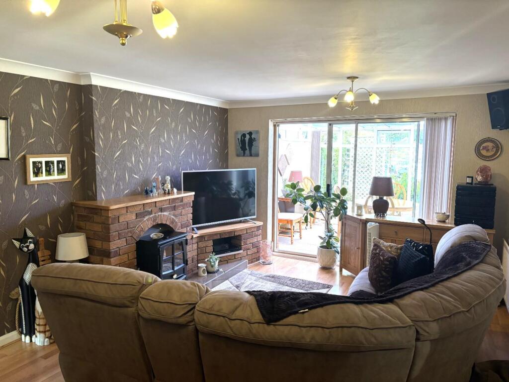 kingsford living room 3.jpg