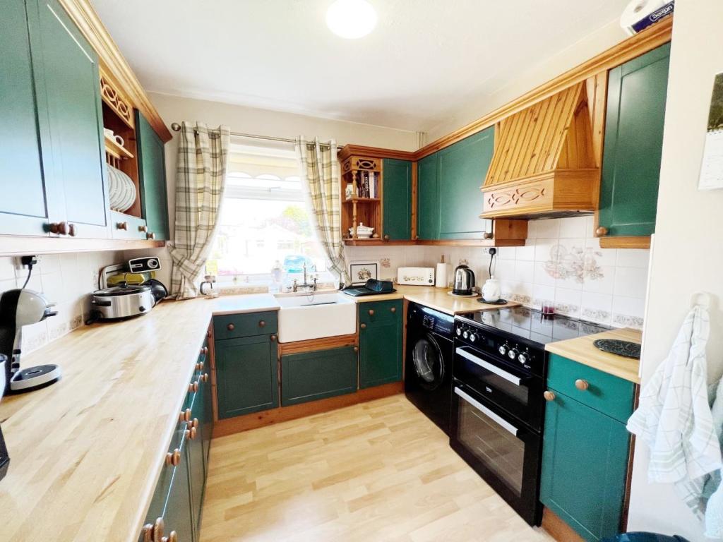 Kitchen 1.jpg