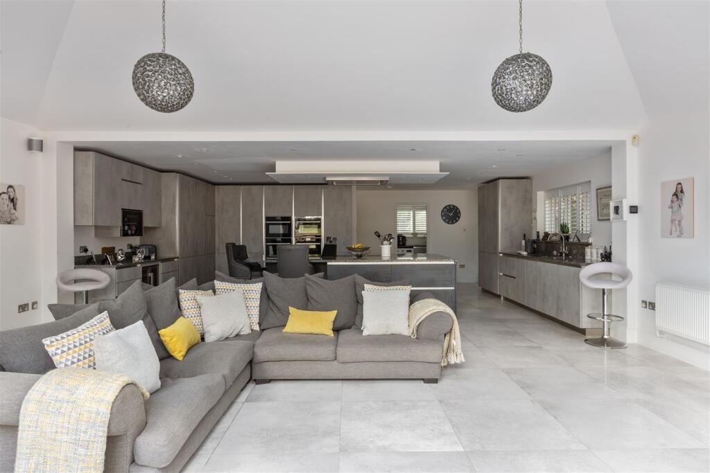 11 Pine Coombe-37.jpg