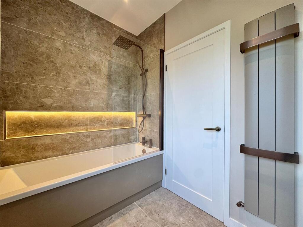 Bathroom (1).jpg