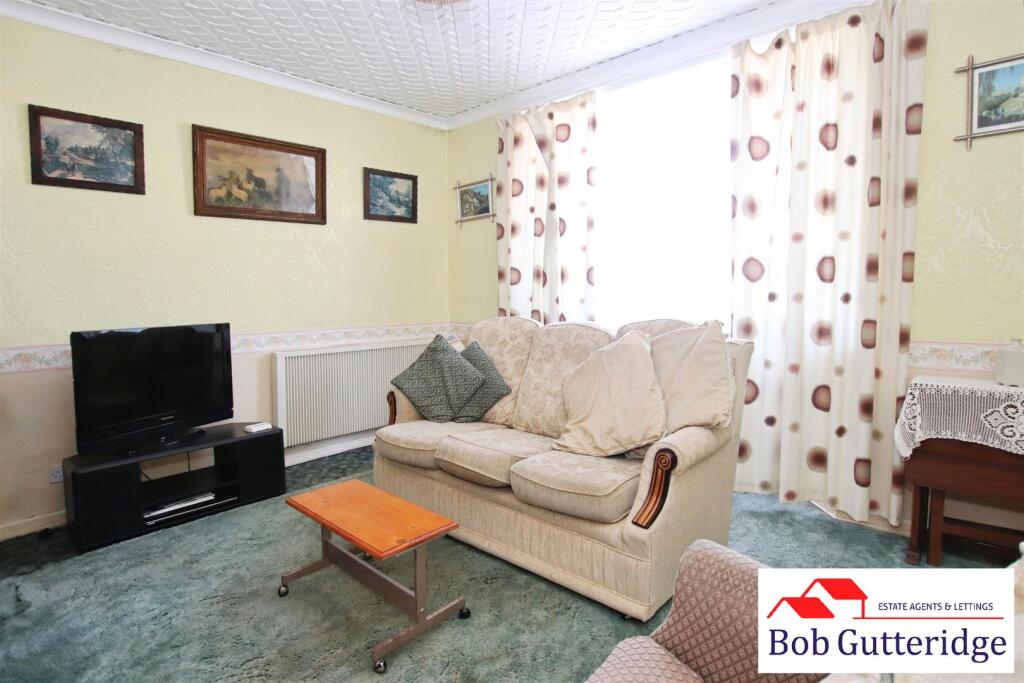 BAY FRONTED LOUNGE