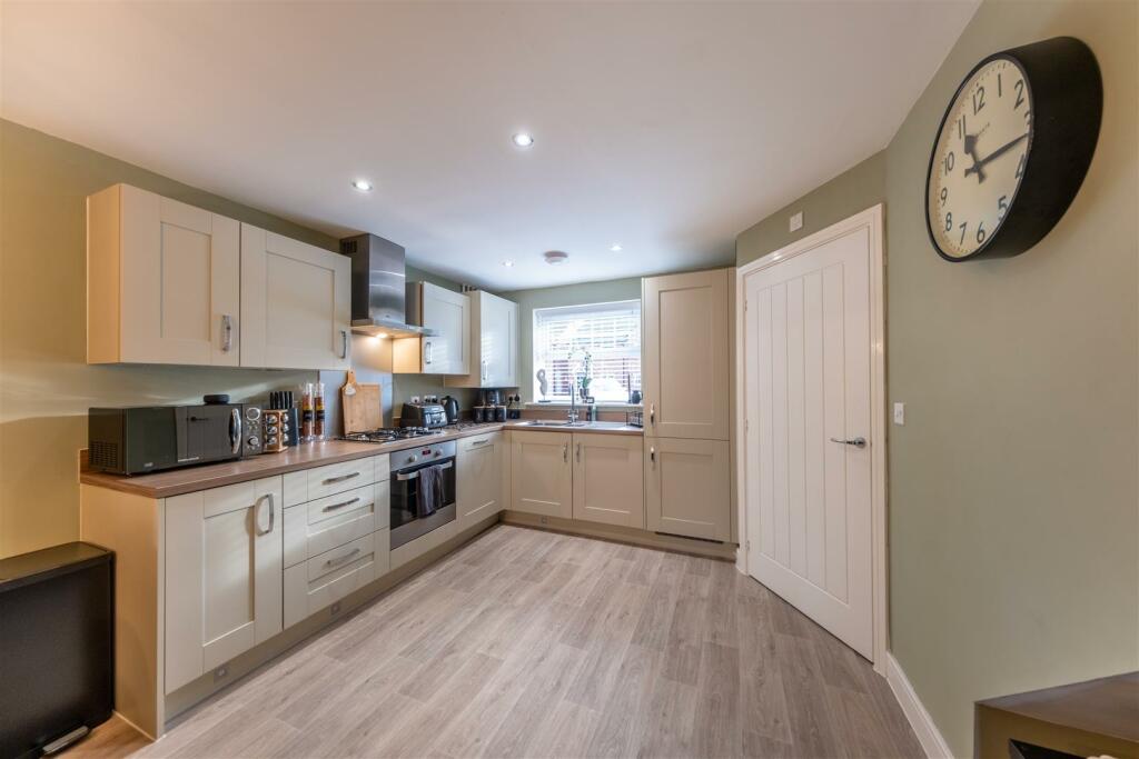 37 Lee Place-001.jpg