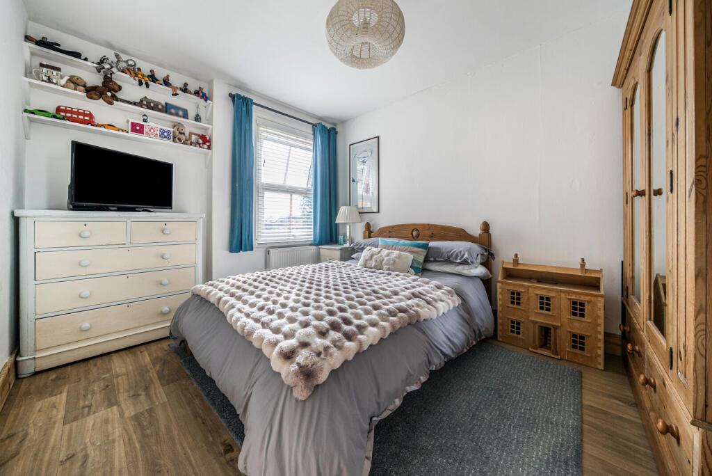 1363831-5-68e543c...