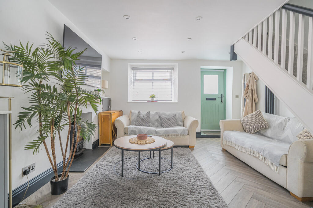 Kitchen/Living Ro...