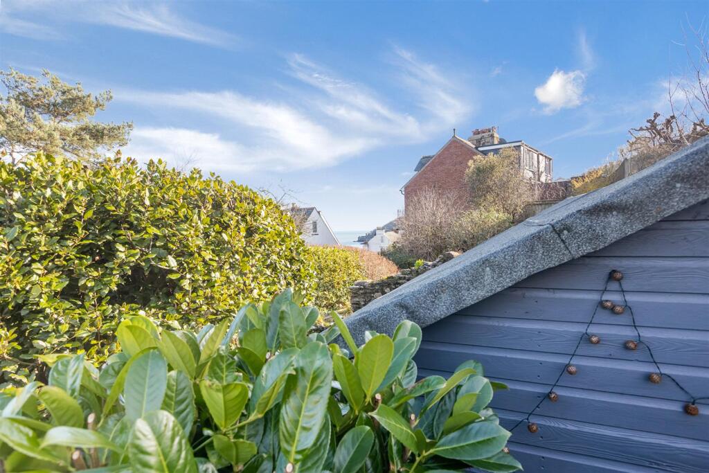 A06 - 37 Crowthers Hill Dartmouth - 250130.jpg