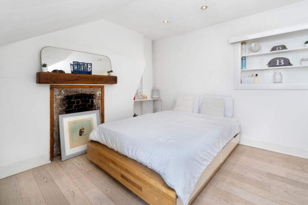 Bedroom 22 For Sale 2 Bedroom Flat Annerley Hill SE19 922 Sq ft www.steele.london