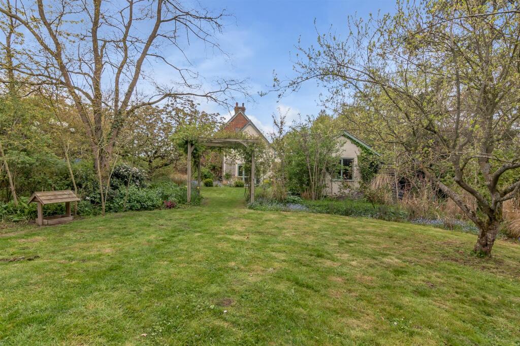 1 Harleston Road Linstead IP19 0LE (44).jpg