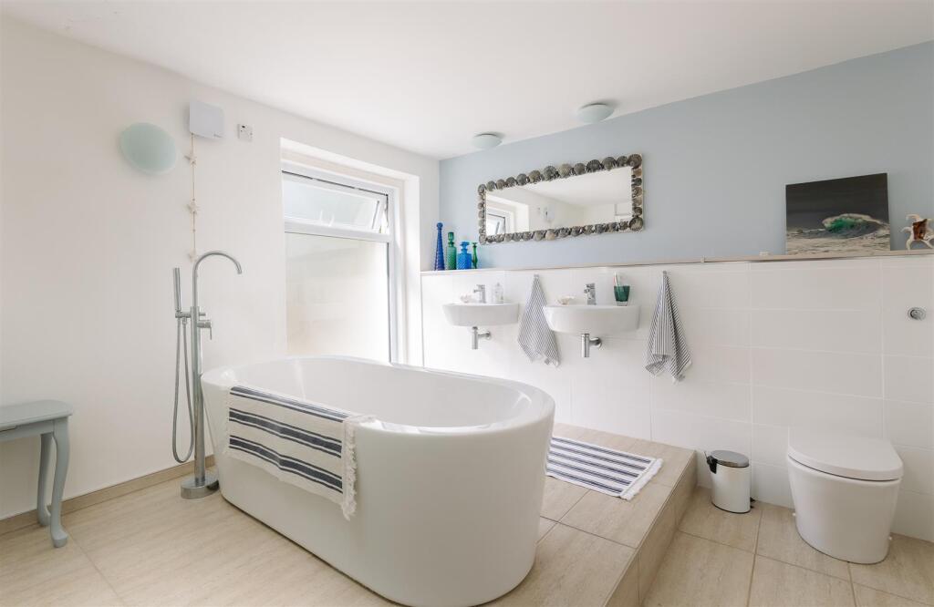 annexe bathroom