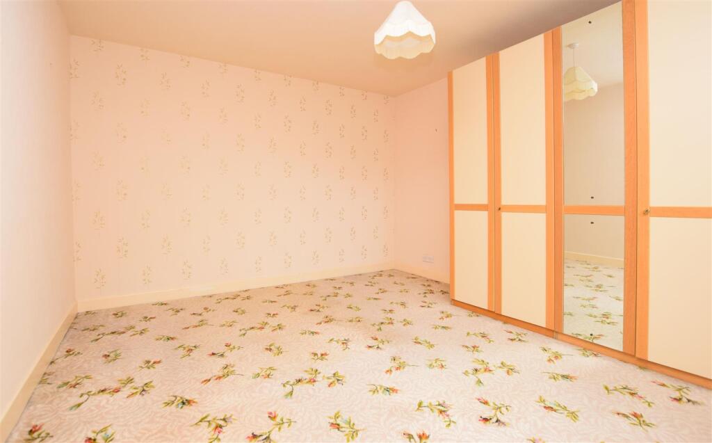 Bedroom 1.JPG