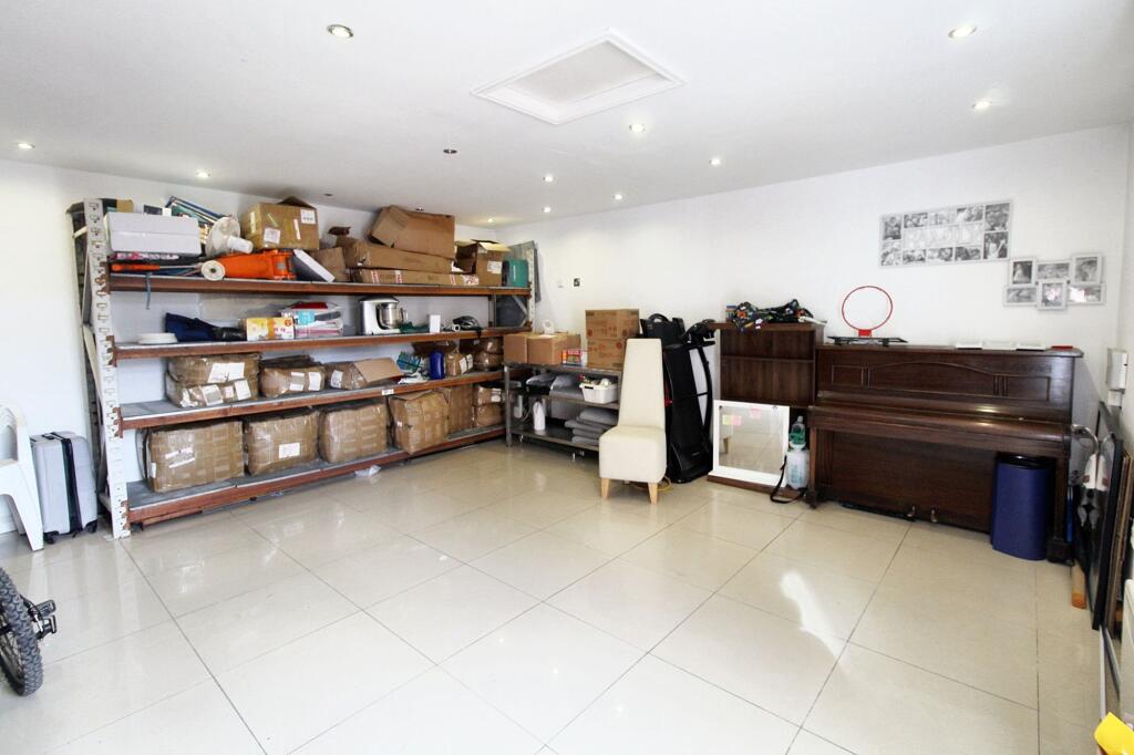 GARAGE