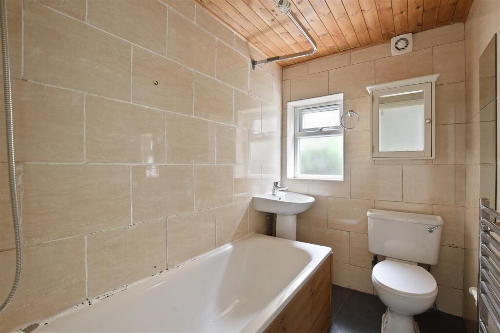 01-cd33GCWT - GFF 121 Purves Road - Bathroom -Orig