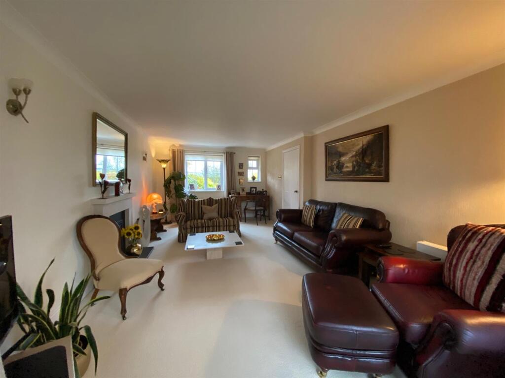 Living Room.jpg