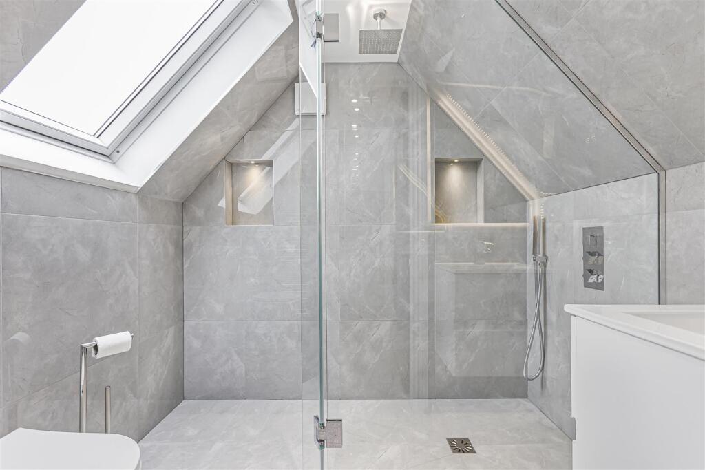 Bedroom 3 - En suite