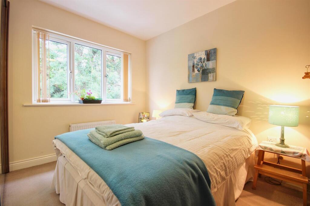 BEDROOM 3 (REAR)