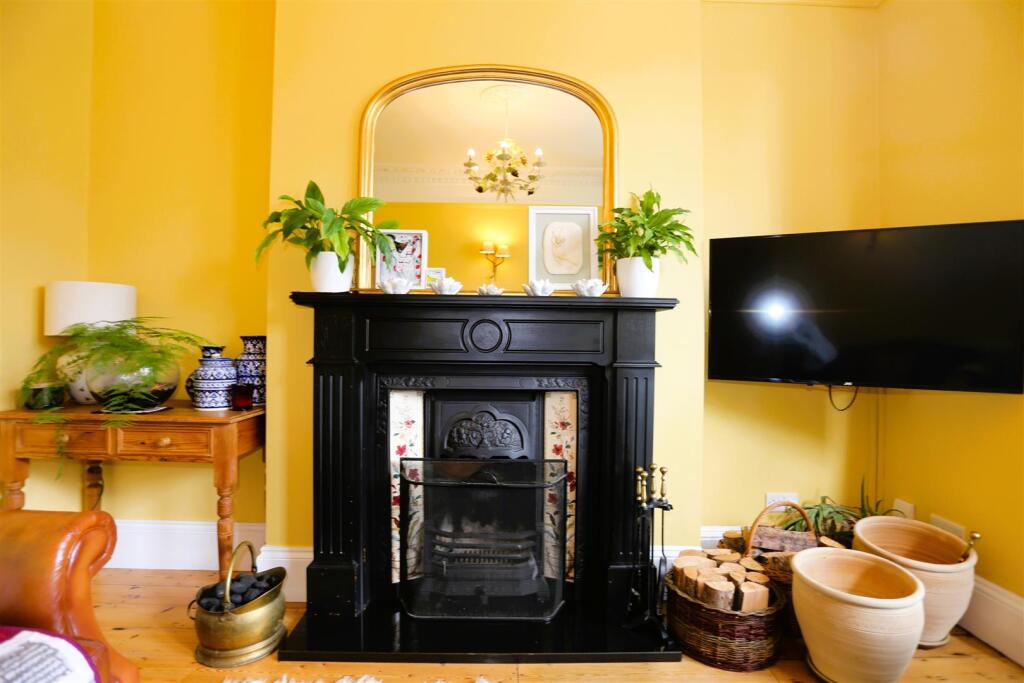 52 WALSINGHAM ROAD (38).JPG