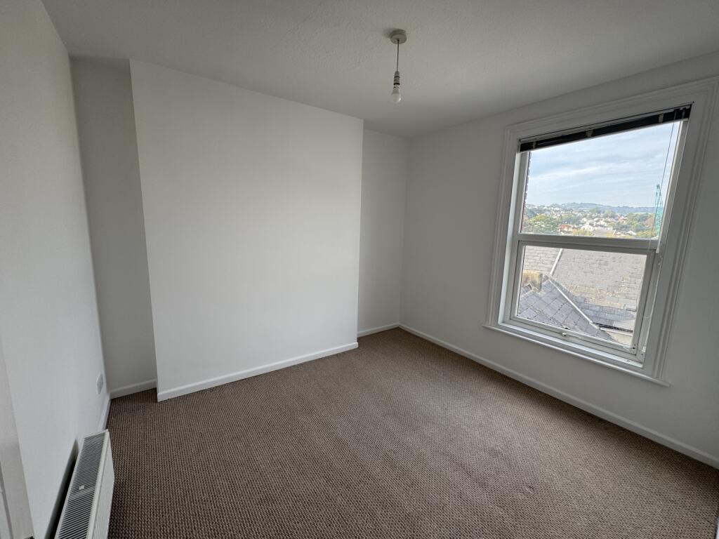 Flat 4, 9 Iddesleigh Tce -  bed