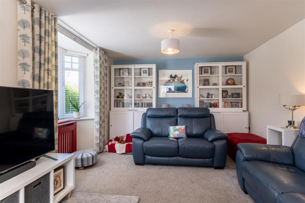 3 Tiverton Way-013.jpg