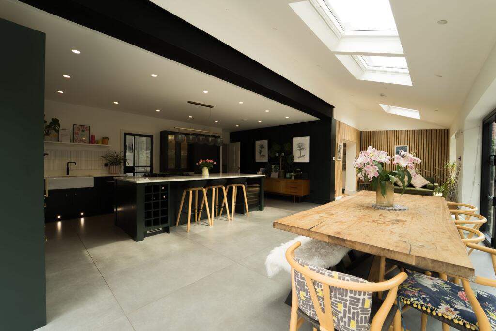 Kitchen / Breakfast Area