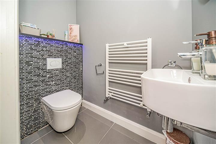 Cloakroom/wc