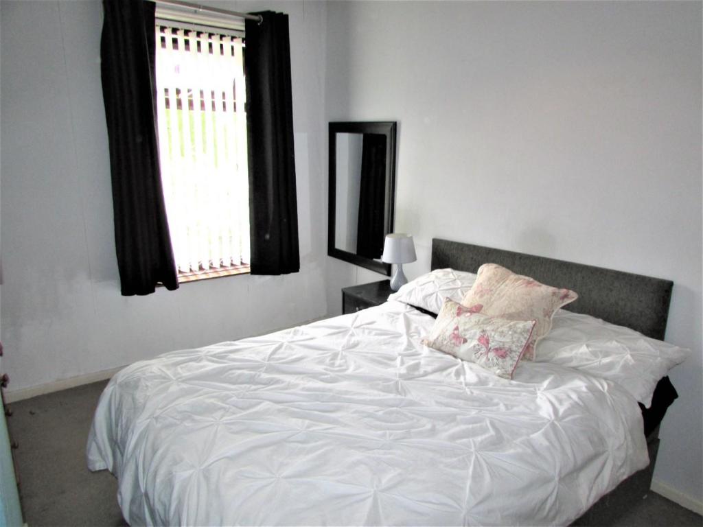 DouglasSt3bed2.JPG