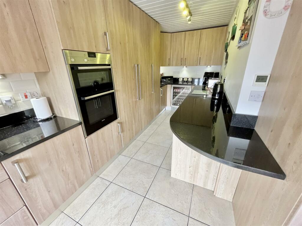 Dining Kitchen Aspect 7.jpg