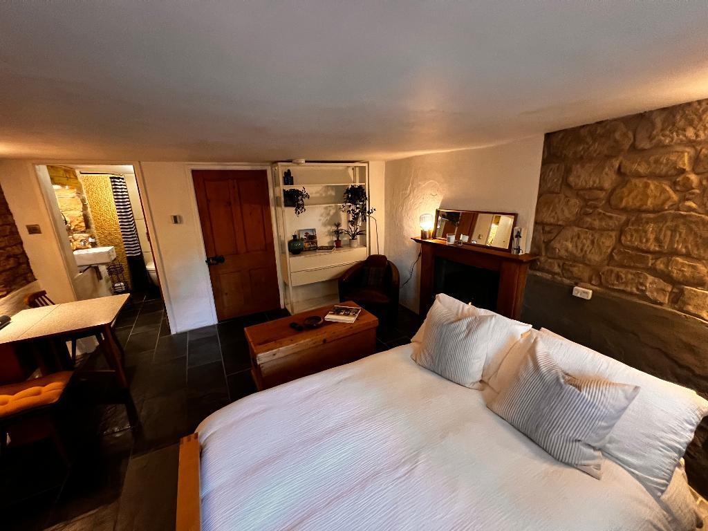 Bed/Sitting Room