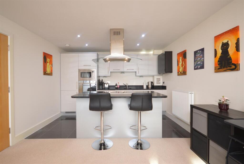 Kitchen 2.jpg