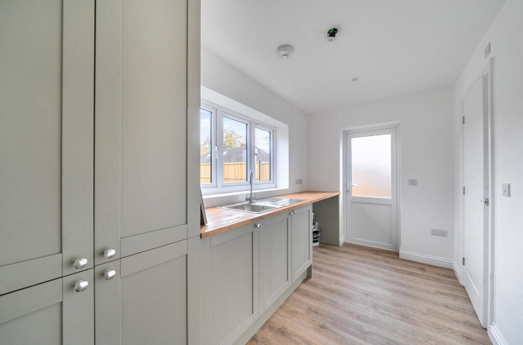 1376417-11-690c7b...