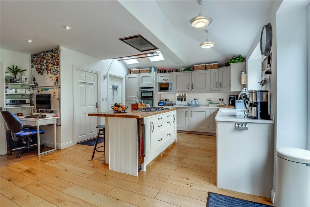Kitchen/Breakfast Rm