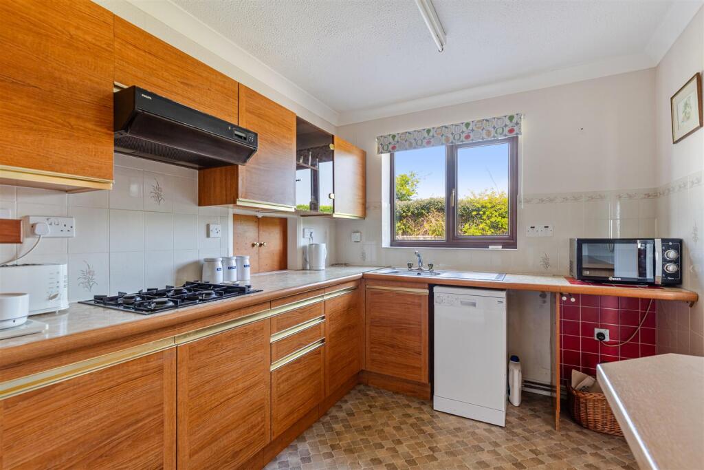 A12 - 10 Crestway Strete - 250424.jpg