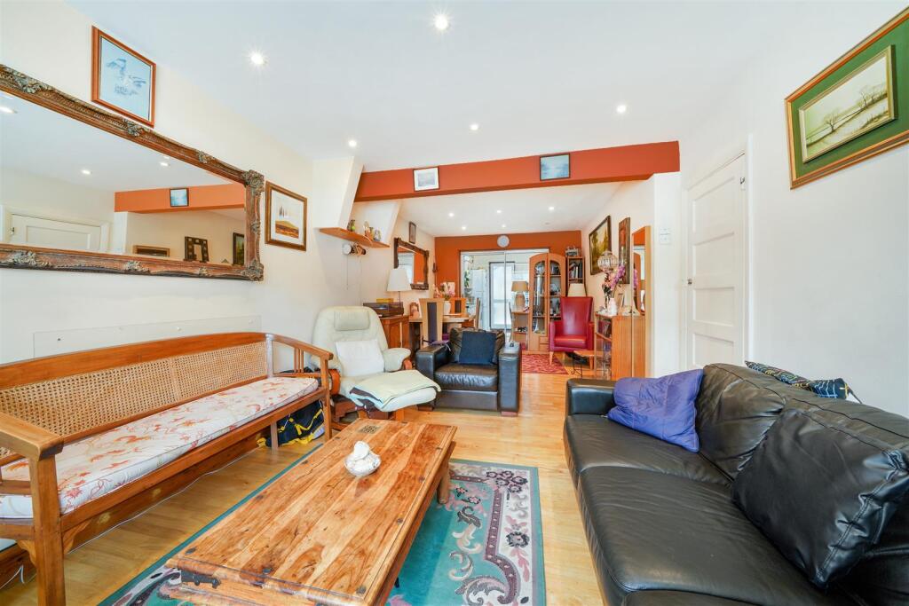 5 Conisborough Crescent - neCcMnONIdNT2S3Qw7pO.jpg